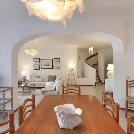 Typical Portuguese Beach House Just 88m To The Beach Holiday home Porches (Algarve)