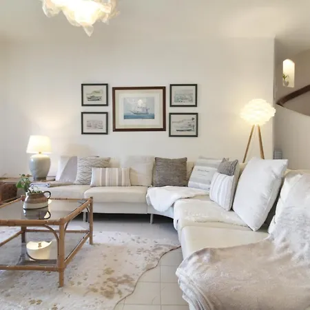 Typical Portuguese Beach House Just 88m To The Beach