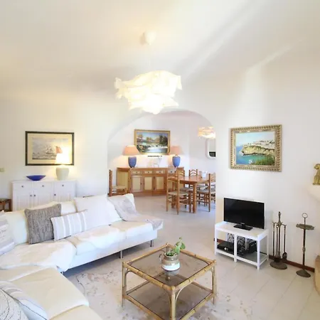 Typical Portuguese Beach House Just 88m To The Beach