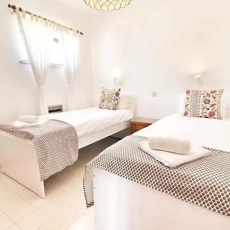 Typical Portuguese Beach House Just 88m To The Beach Holiday home Porches (Algarve)